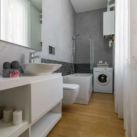 Guestfriendly Q06 - San Basilio Studio Апартаменты *
